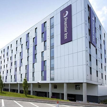 Premier Inn Heathrow Airport Terminal 4 Hillingdon Exterior photo